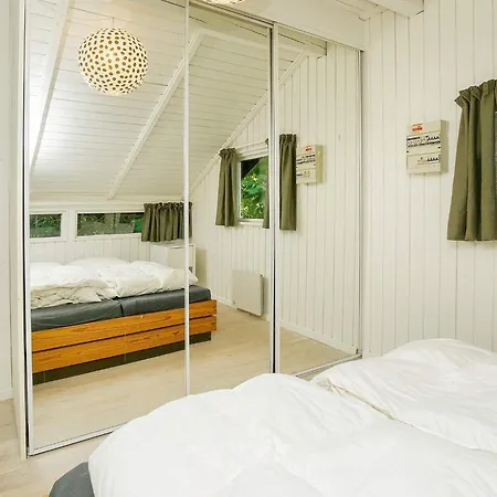 4 Person In Gilleleje-by Traum *